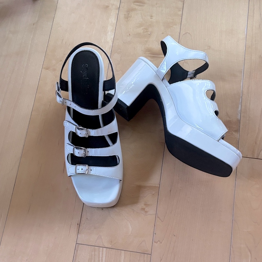 Worn once Seychelles White block heel Sandals with buckles